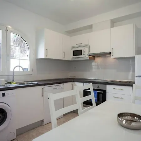 With Private Pool, Bbq, Wifi At Galera Villa